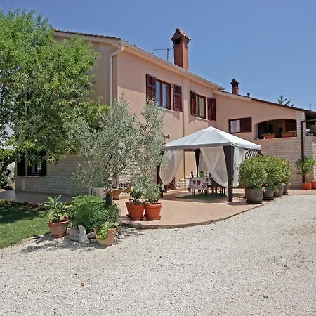 Apartment Mirna