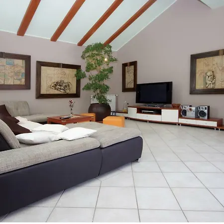Apartment Mirna *