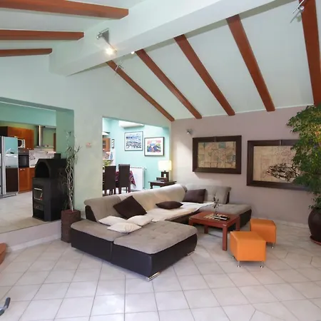 Apartment Mirna Pula